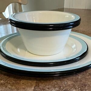 Hearth & Hand with Magnolia dinnerware set of 6. Good condition.